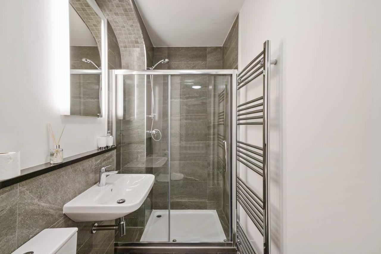 Lovely Central Wakefield Apartment - Parking Extérieur photo